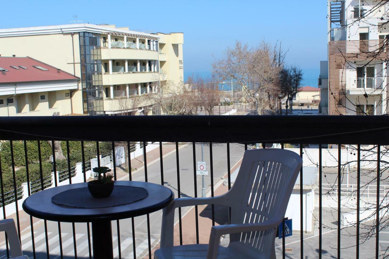 Hotel Caesar Misano Adriatico Exterior photo