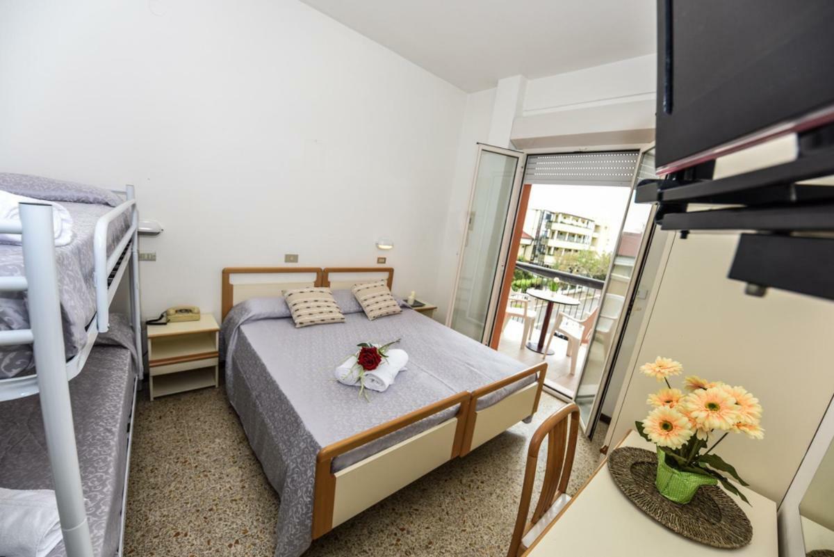 Hotel Caesar Misano Adriatico Exterior photo